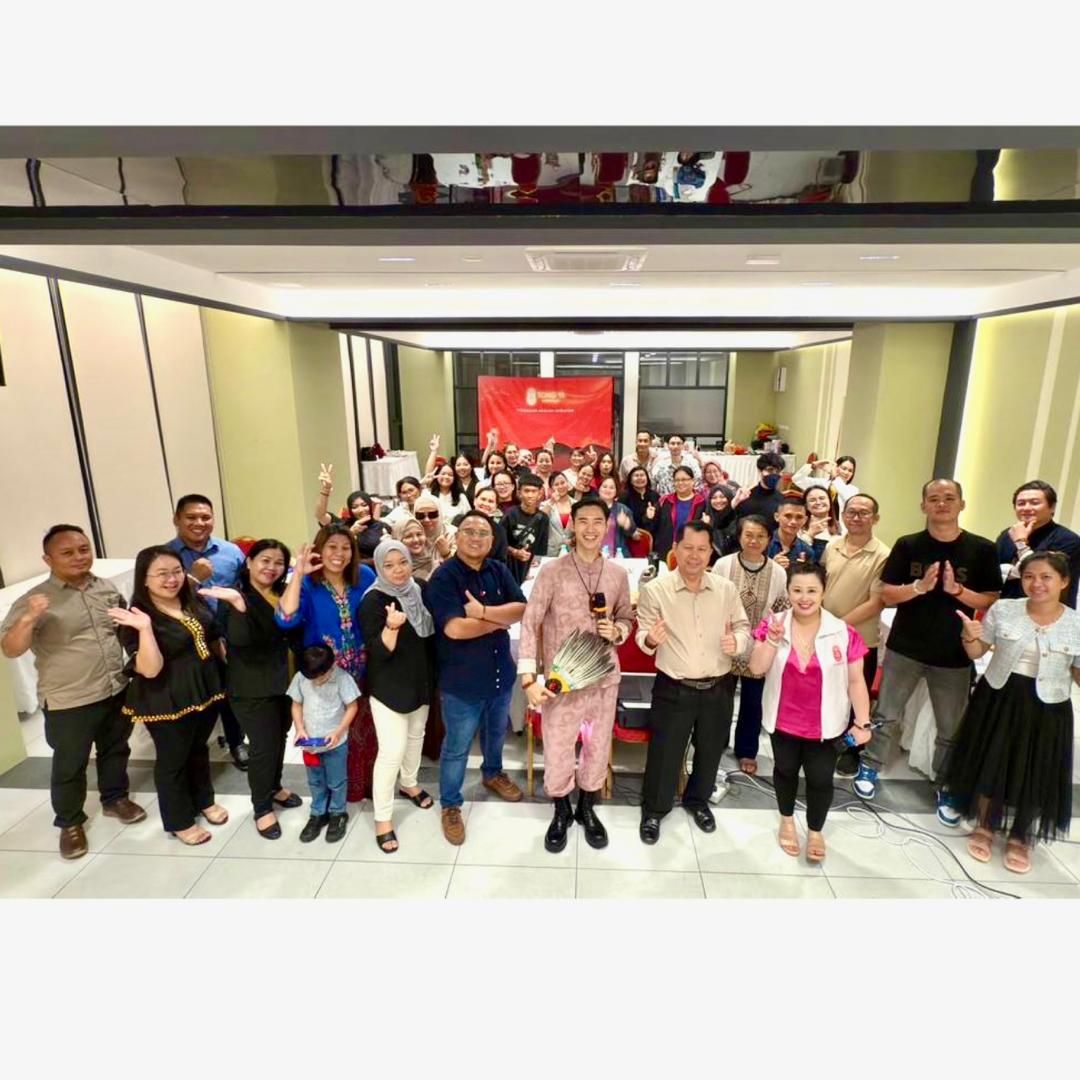 Sesi komuniti Tong Yi